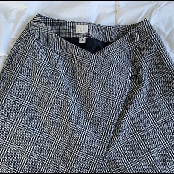 Black and White Plaid Skirt - Picture 2 of 5